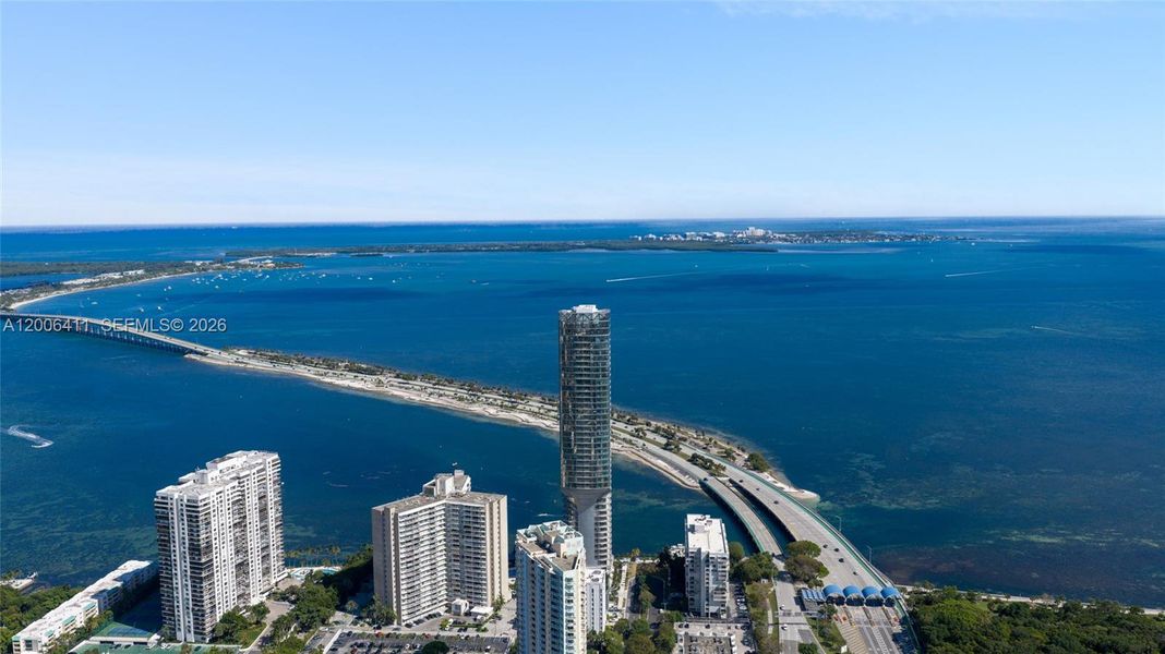 Condo located in Miami, FL showcasing its design and architecture (Image 39).