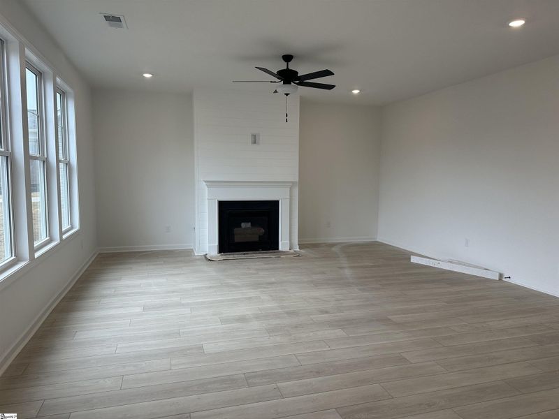 Spacious, unfurnished interior of a new home in Shiloh Trail, Wellford (Image 23).