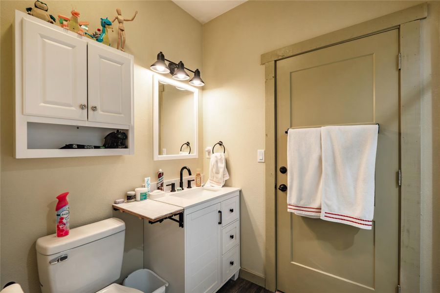 Ensuite bathroom tied to guest bedroom Ensuite bathroom tied to guest bedroom