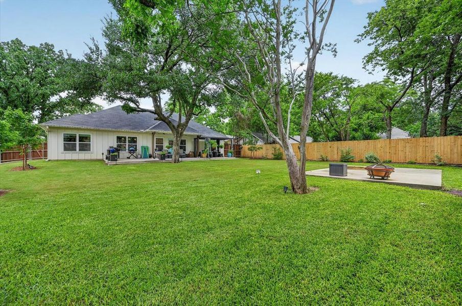 Exterior details and patio area of a home in , Cleburne (Image 23).