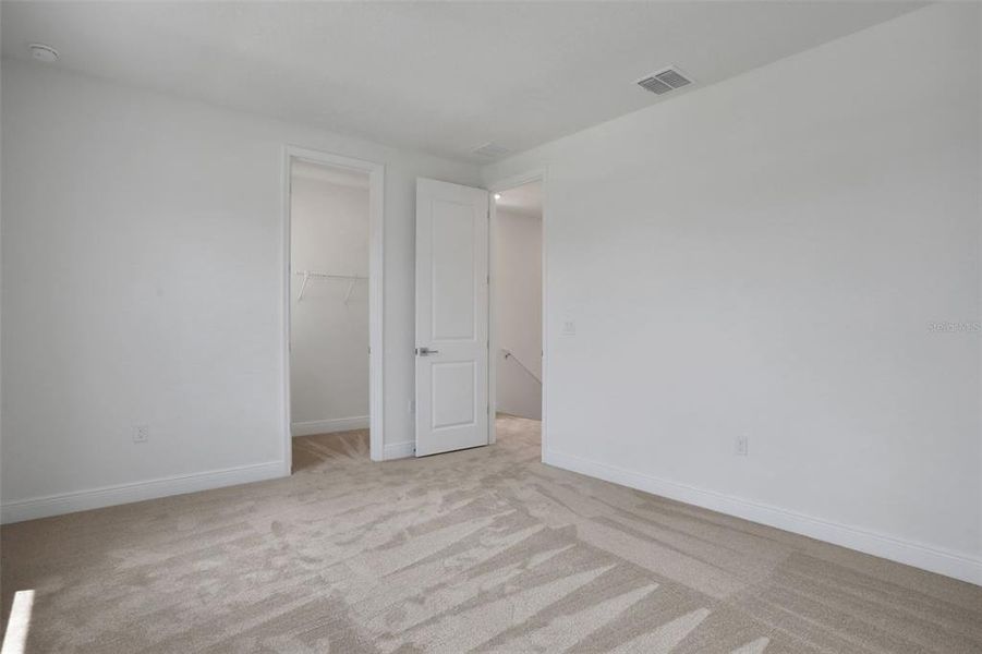 Spacious, unfurnished interior of a new home in Bungalow Walk at Lakewood Ranch, Sarasota (Image 19).