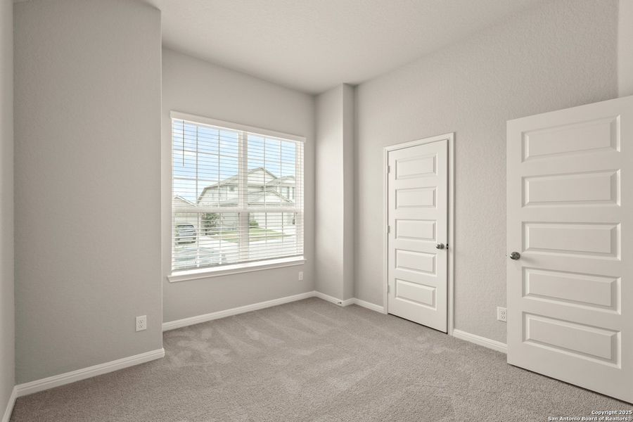 Spacious, unfurnished interior of a new home in Cinco Lakes, San Antonio (Image 19).
