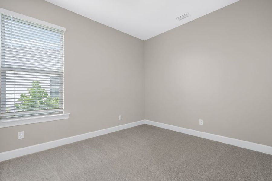 Spacious, unfurnished interior of a new home in Esplanade at Starling, Punta Gorda (Image 15).