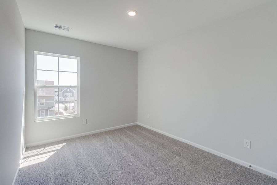 Spacious, unfurnished interior of a new home in Astoria, Columbia (Image 26).