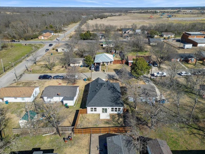 Exterior details and patio area of a home in , Kaufman (Image 4).