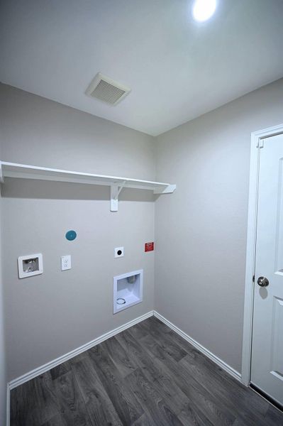 Spacious, unfurnished interior of a new home in Breckenridge Forest, Spring (Image 11).