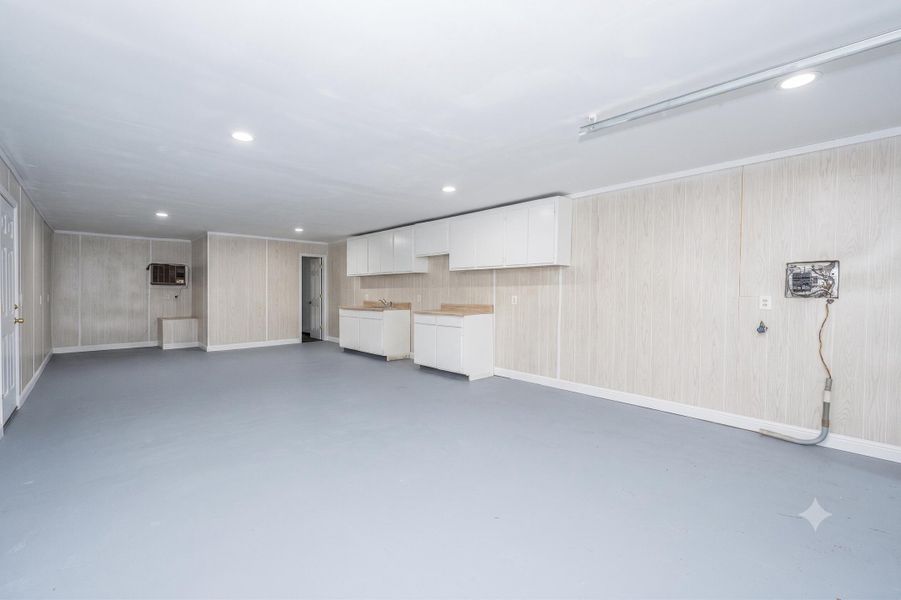Spacious, unfurnished interior of a new home in , Walterboro (Image 49).