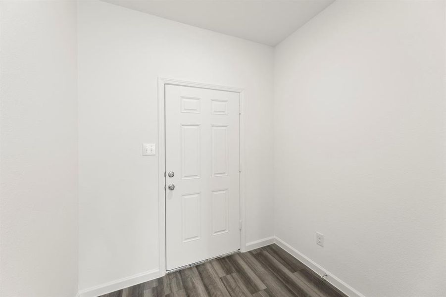 04. 205 Connecticut - Entry