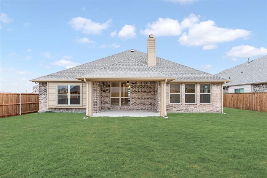 Exterior details and patio area of a home in Stone River Glen 60s, Royse City (Image 18).