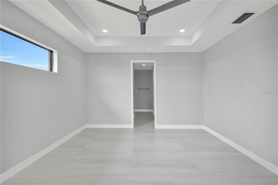 Spacious, unfurnished interior of a new home in , Port Charlotte (Image 22).