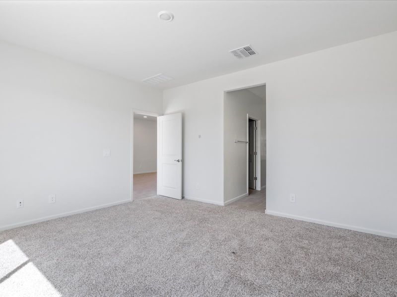 Spacious, unfurnished interior of a new home in Las Patrias at Star Valley Phase III - Signature Series, Tucson (Image 13).