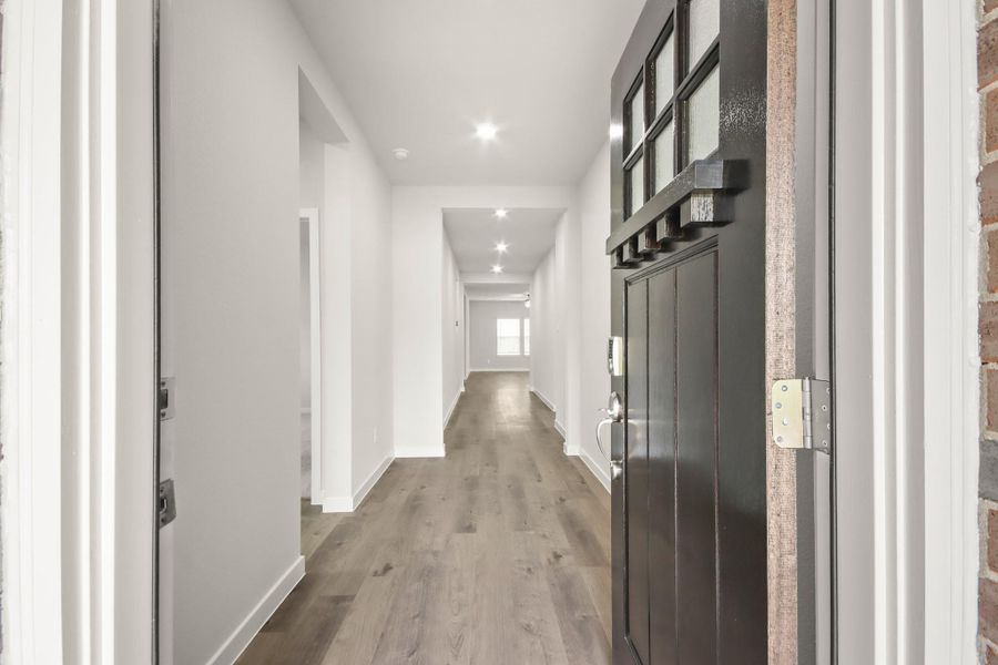 Spacious, unfurnished interior of a new home in Oakwood Ranch, Willis (Image 11).