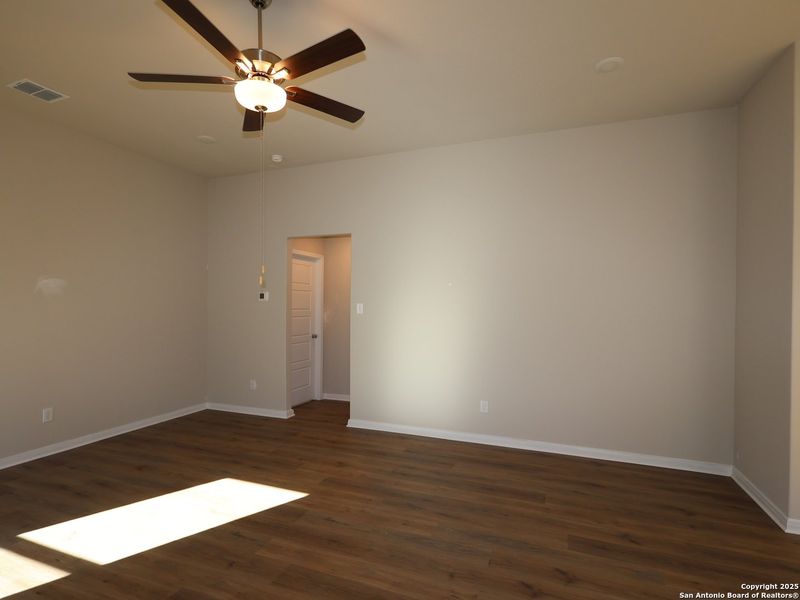 Spacious, unfurnished interior of a new home in Winding Brook, San Antonio (Image 20). Spacious, unfurnished interior of a new home in Winding Brook, San Antonio (Image 20).