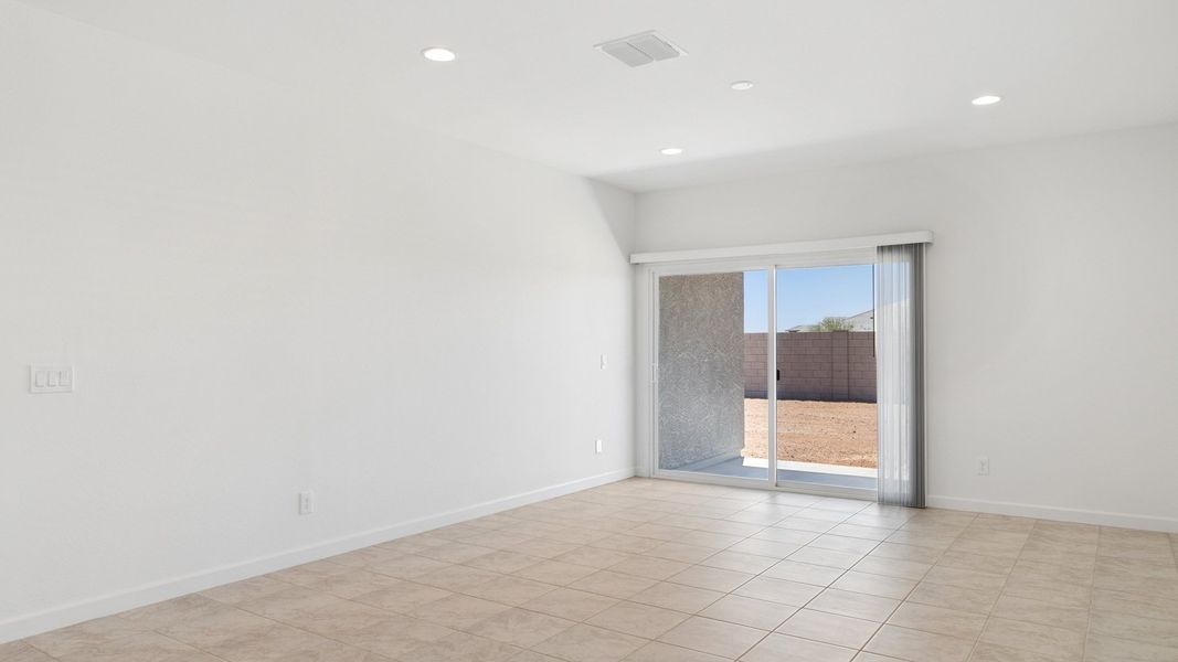 Representative unfurnished interior of a home built from the Raven by D.R. Horton in Magma Ranch Vistas, Florence (Image 25).