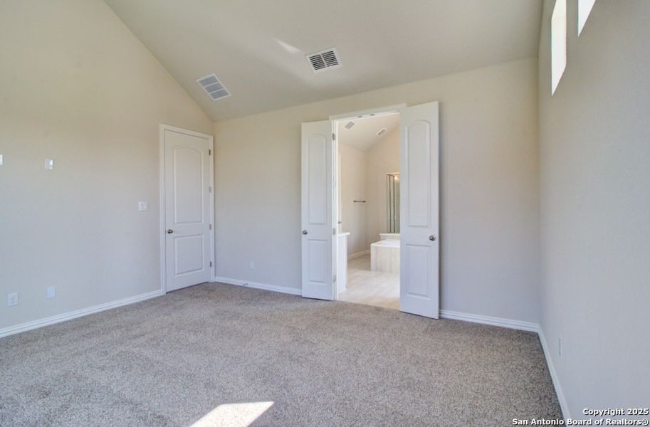 Spacious, unfurnished interior of a new home in The Crossvine, Schertz (Image 15). Spacious, unfurnished interior of a new home in The Crossvine, Schertz (Image 15).