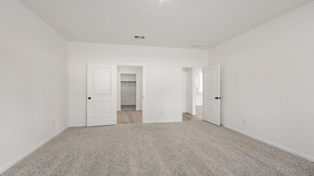 Spacious, unfurnished interior of a new home in Lake Conroe Cove, Willis (Image 6). Spacious, unfurnished interior of a new home in Lake Conroe Cove, Willis (Image 6).