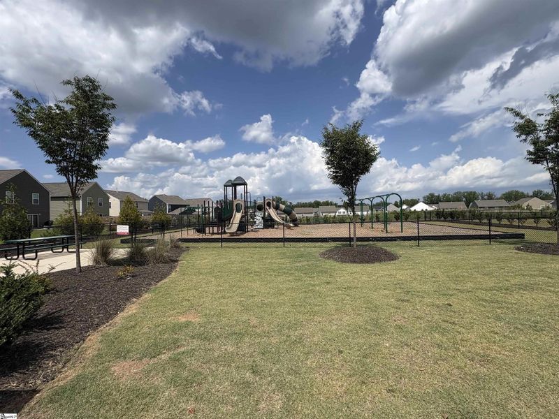 Community amenities in Hazelwood, Boiling Springs (Image 23).