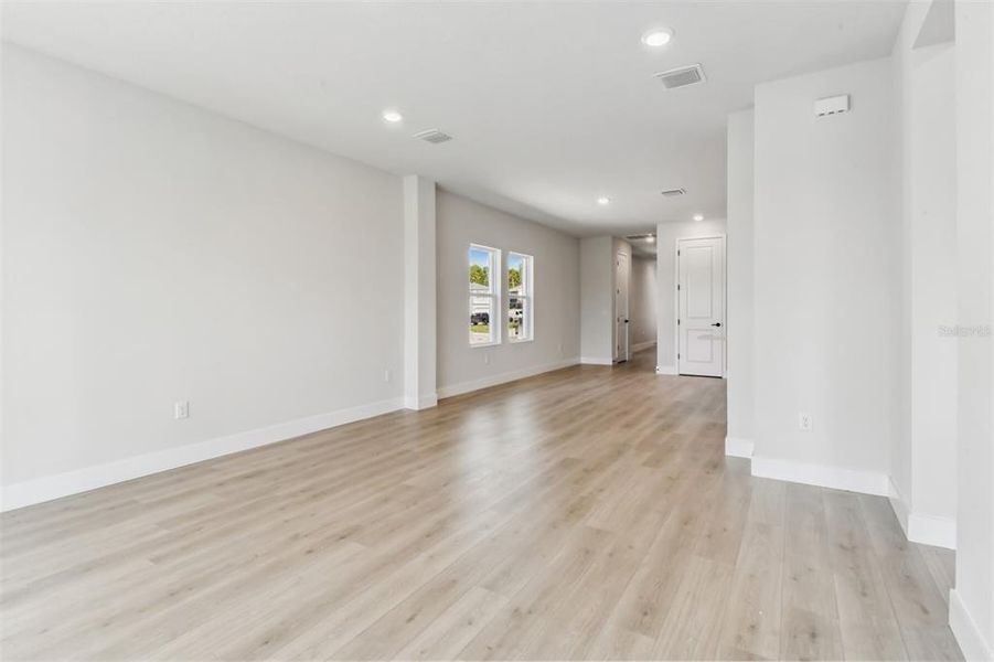 Spacious, unfurnished interior of a new home in Chapel Crossings - Garden Series, Wesley Chapel (Image 19).