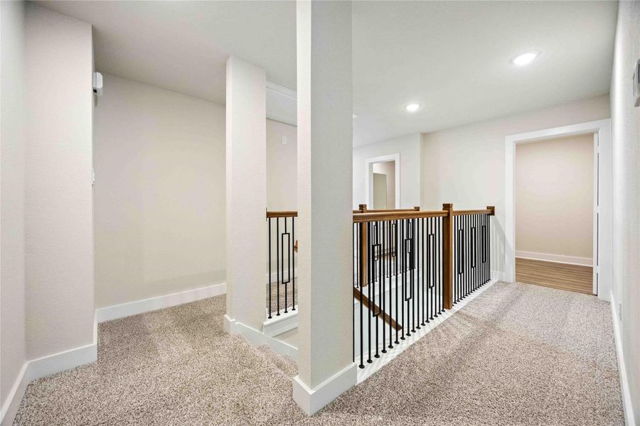 Spacious, unfurnished interior of a new home in Alicante, Houston (Image 17).