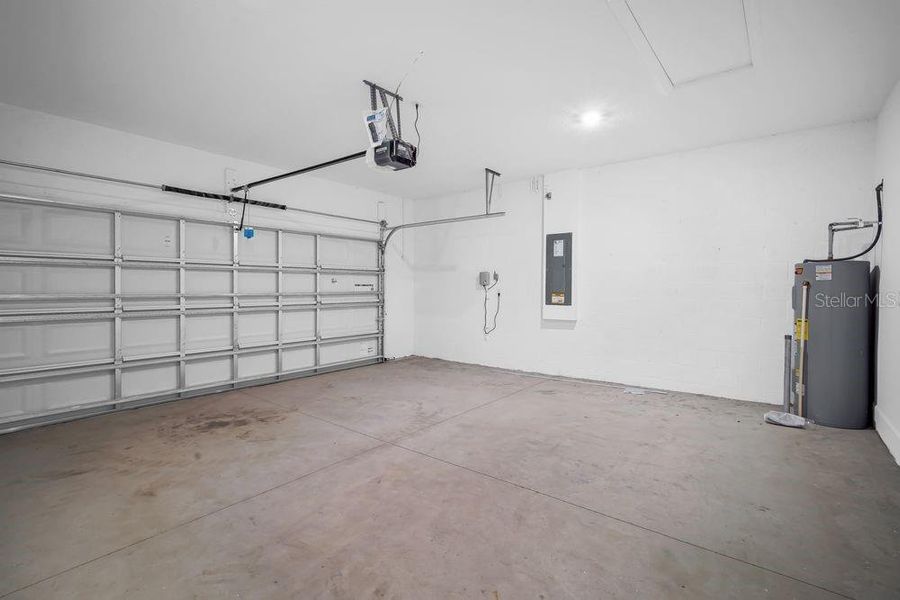 Spacious, unfurnished interior of a new home in Timber Ridge, Plant City (Image 22).