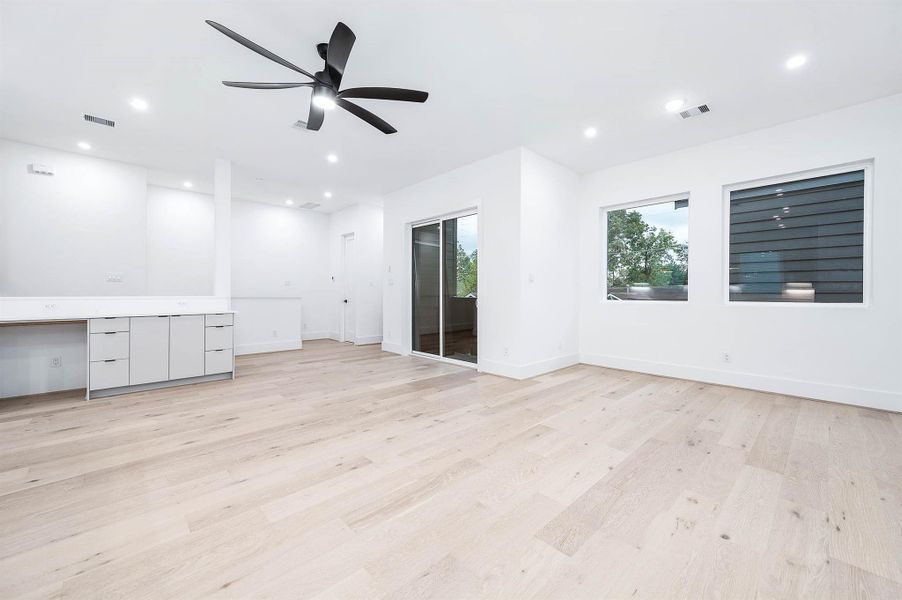Spacious, unfurnished interior of a new home in , Houston (Image 30).