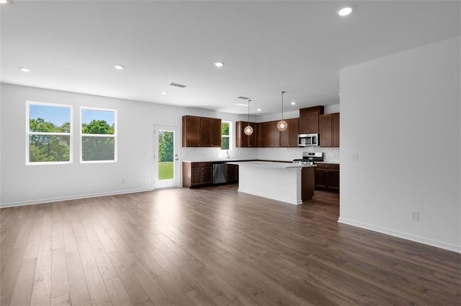 Spacious, unfurnished interior of a new home in Windance Lake, Loganville (Image 13).
