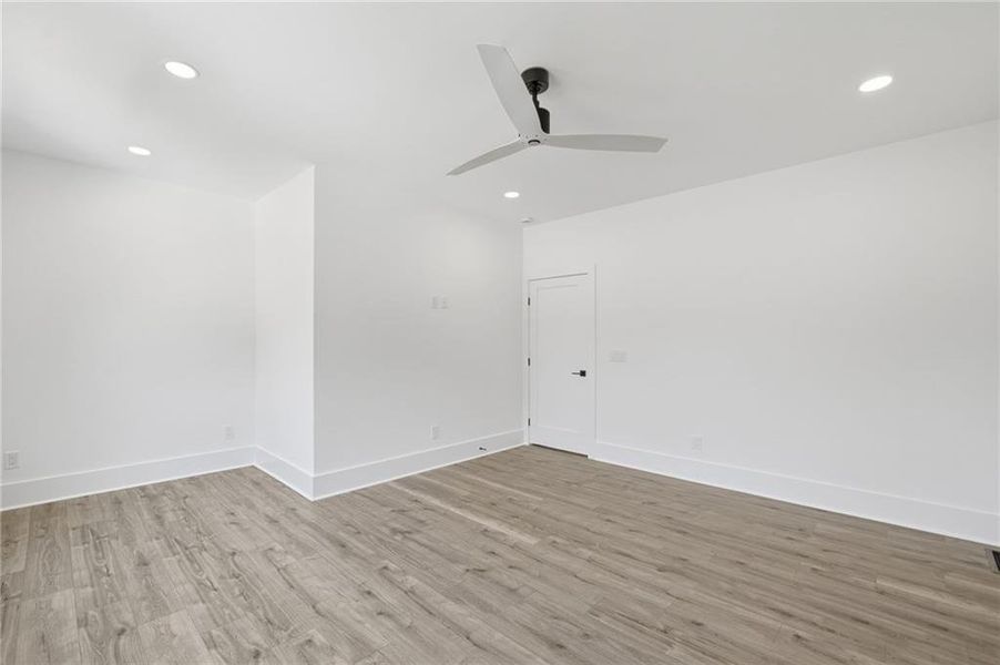 Spacious, unfurnished interior of a new home in , Roswell (Image 24).