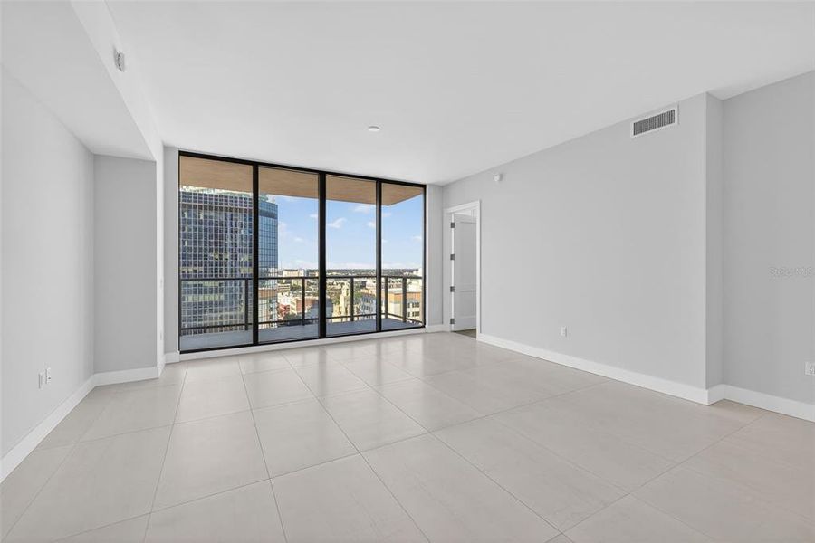 Spacious, unfurnished interior of a new home in , St. Petersburg (Image 22).