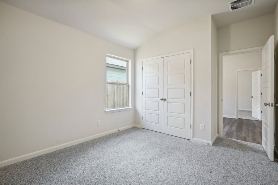 Guest bedroom in the Allen floorplan at a Meritage Homes community.