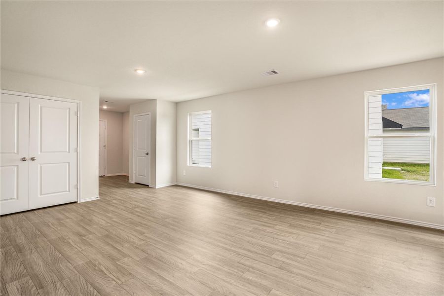 Spacious, unfurnished interior of a new home in Santa Fe, Cleveland (Image 12). Spacious, unfurnished interior of a new home in Santa Fe, Cleveland (Image 12).