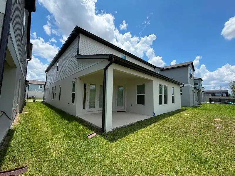 Exterior details and patio area of a home in , Winter Garden (Image 4).