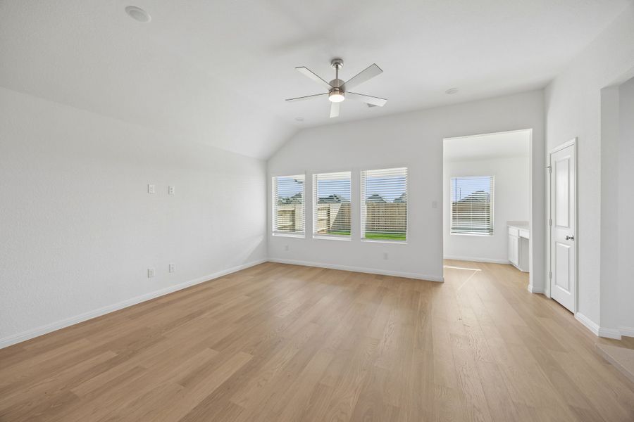 Spacious, unfurnished interior of a new home in Riviera Pines, Huffman (Image 20).