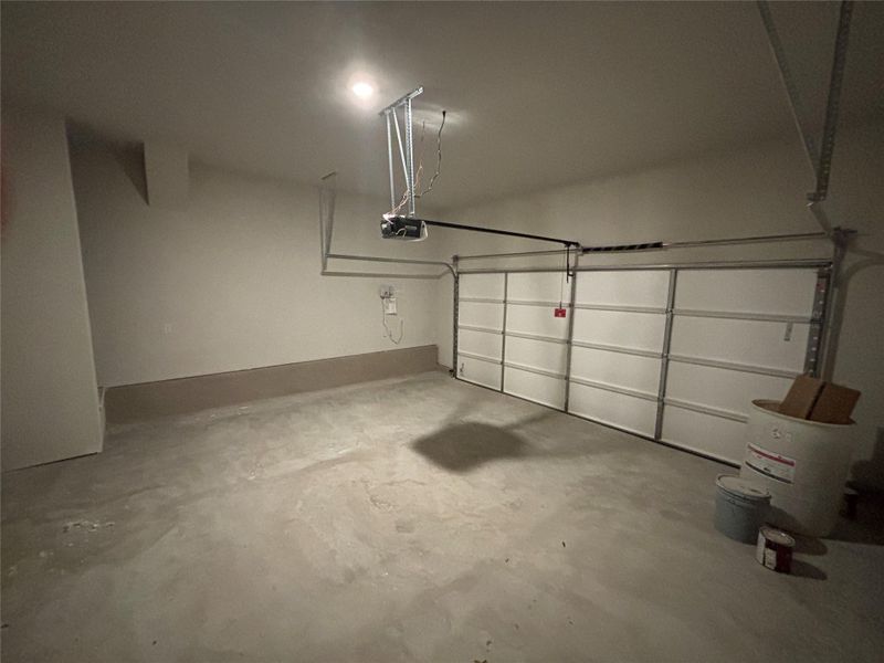 Spacious, unfurnished interior of a new home in Cannon Ranch 40s, Dripping Springs (Image 27).