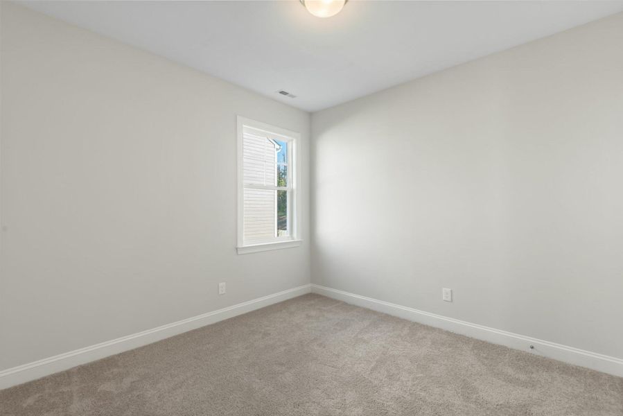 Spacious, unfurnished interior of a new home in Wexford, Elon (Image 25).