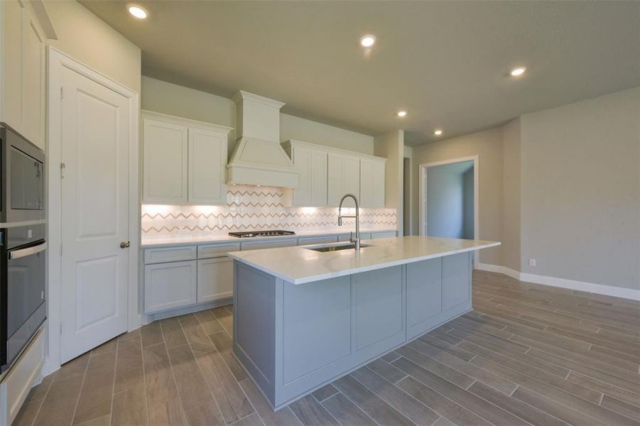 Furnished interior view inside a new home in Evergreen 50', Conroe (Image 13).
