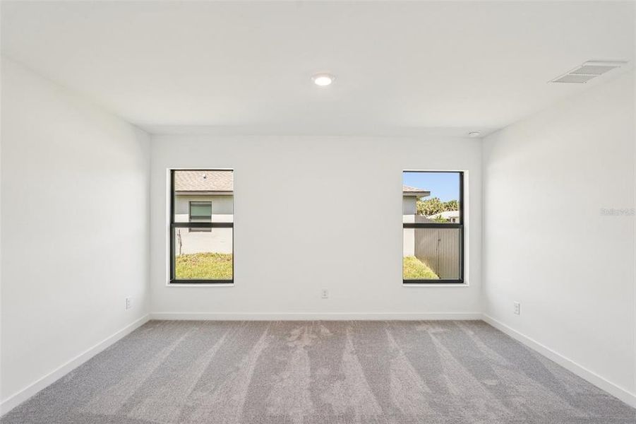 Spacious, unfurnished interior of a new home in Port Charlotte, North Port (Image 39).