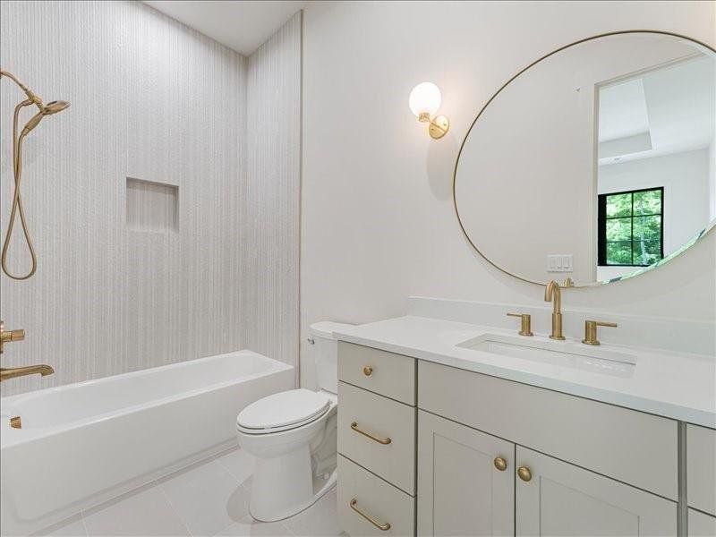Furnished interior view inside a new home in , Alpharetta (Image 49).