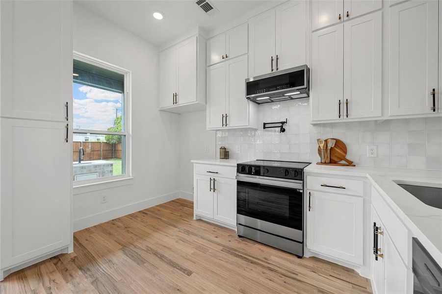Furnished interior view inside a new home in , Hillsboro (Image 12).