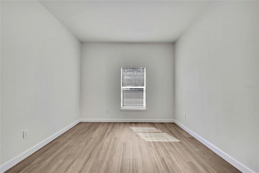 Spacious, unfurnished interior of a new home in , Tampa (Image 38).