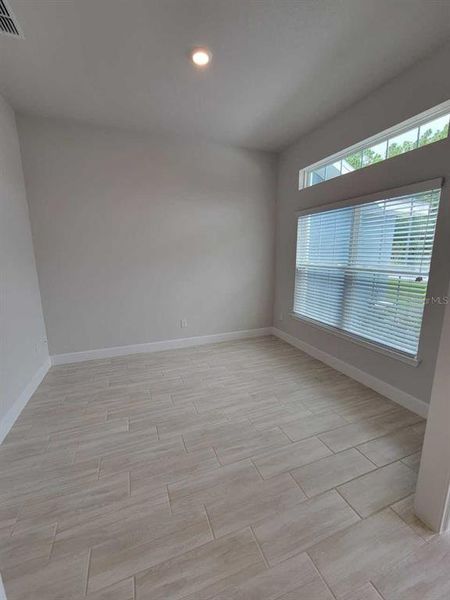Spacious, unfurnished interior of a new home in , Ocala (Image 12).