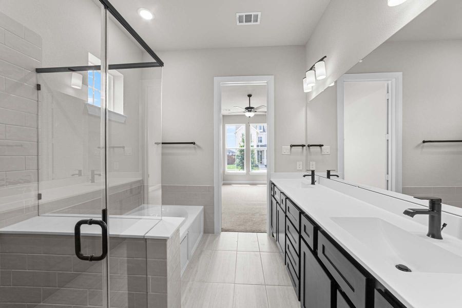 The Huntmere - Owner's Bath