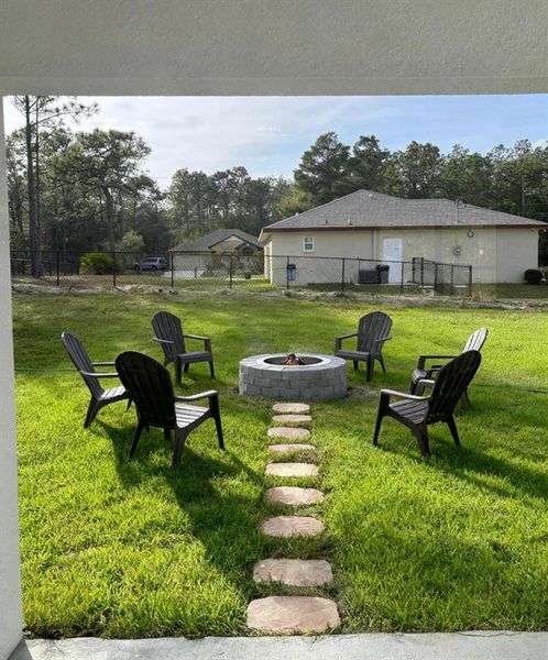 Exterior details and patio area of a home in , Citrus Springs (Image 3).