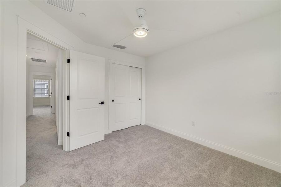 Spacious, unfurnished interior of a new home in Vdara, Orlando (Image 12).