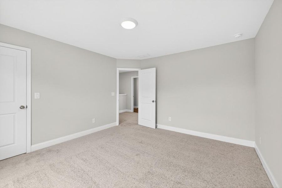 Spacious, unfurnished interior of a new home in , Sugar Hill (Image 27).