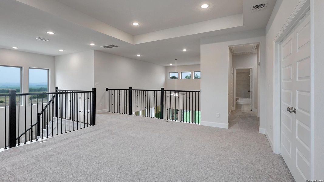 Spacious, unfurnished interior of a new home in Haby Hill, San Antonio (Image 24).