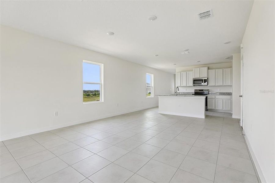 Spacious, unfurnished interior of a new home in Hamilton Bluff, Haines City (Image 22).