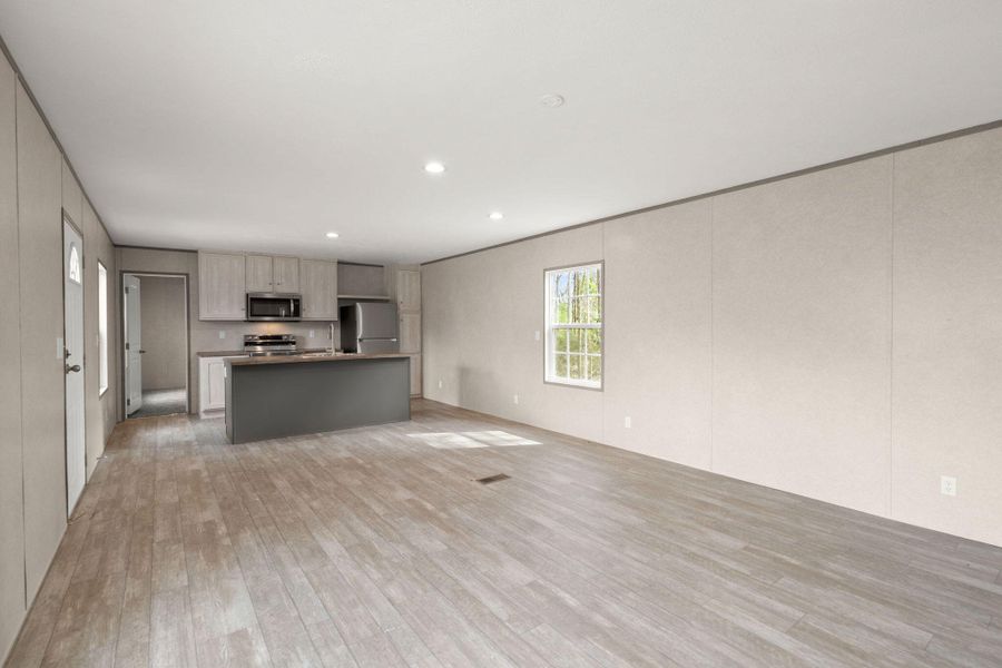 Spacious, unfurnished interior of a new home in , Summerville (Image 23).