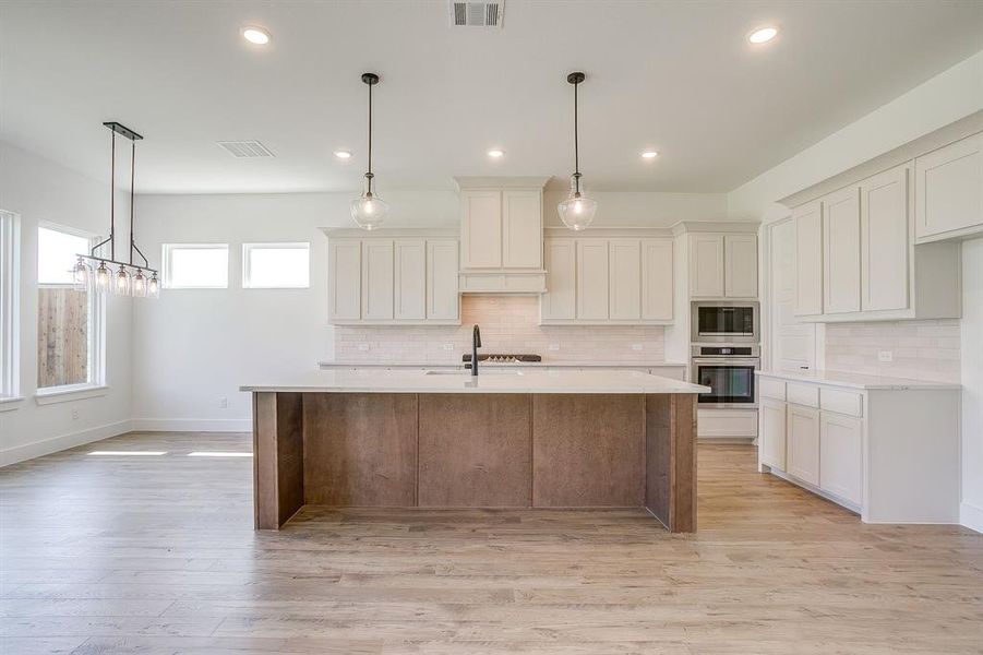 Furnished interior view inside a new home in Talon Hills, Fort Worth (Image 16). Furnished interior view inside a new home in Talon Hills, Fort Worth (Image 16).