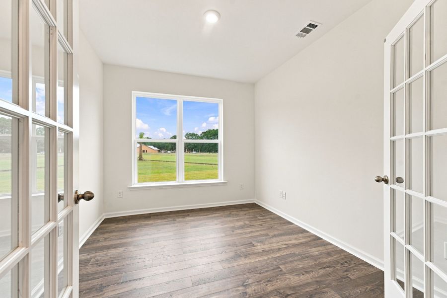 Spacious, unfurnished interior of a new home in Somerset, Myrtle Beach (Image 32).