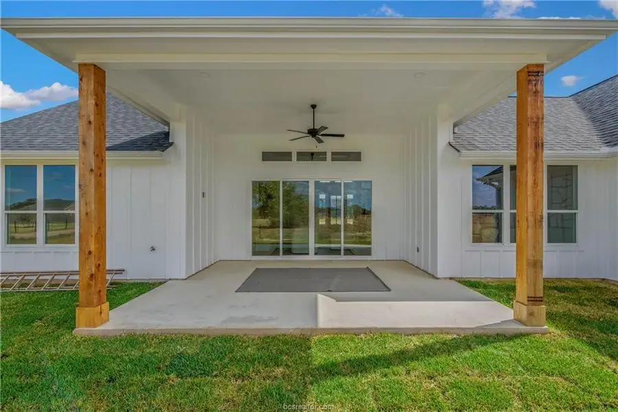 Exterior details and patio area of a home in , Franklin (Image 4).